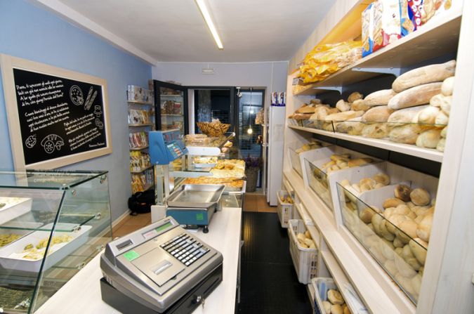 arredamento negozi panetteria borgosesia (8)